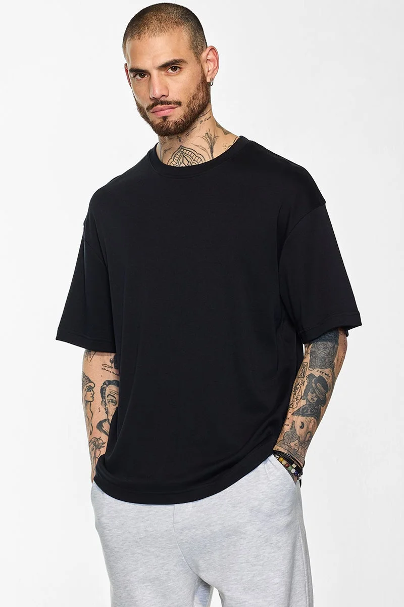 سنيتش تيشيرت كور لاب أسود بقصة واسعة